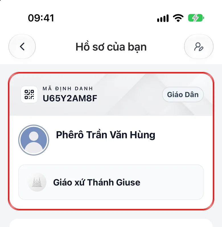 Trang hồ sơ với thẻ thông tin cá nhân được khoanh đỏ