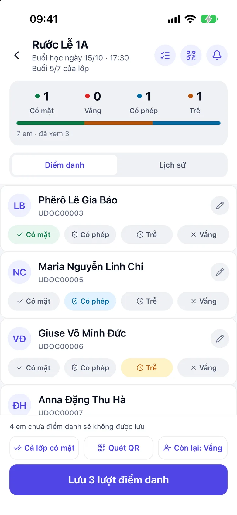 Danh sách học viên, mỗi dòng có bốn nút Có mặt, Có phép, Trễ, Vắng