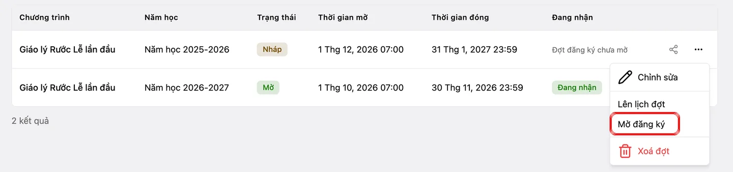 Danh sách thao tác mở ra từ nút ⋯ ở dòng của đợt chiêu sinh, mục «Mở đăng ký» được khoanh