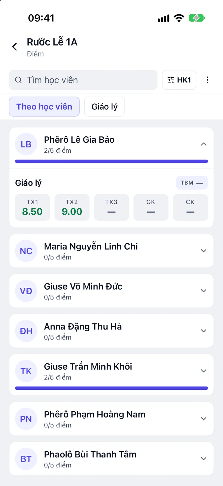Sổ điểm của lớp: thanh chọn học kỳ ở trên, các cột điểm và danh sách học viên bên dưới
