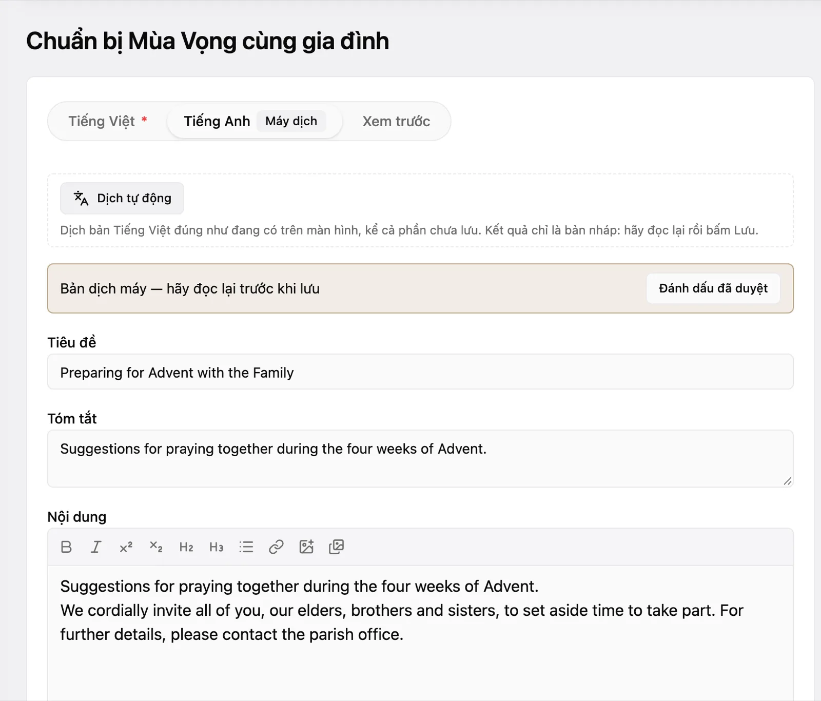 Tab «Tiếng Anh» sau khi dịch: nhãn «Máy dịch», dòng «Bản dịch máy — hãy đọc lại trước khi lưu», nút «Đánh dấu đã duyệt» và tiêu đề, nội dung bằng tiếng Anh