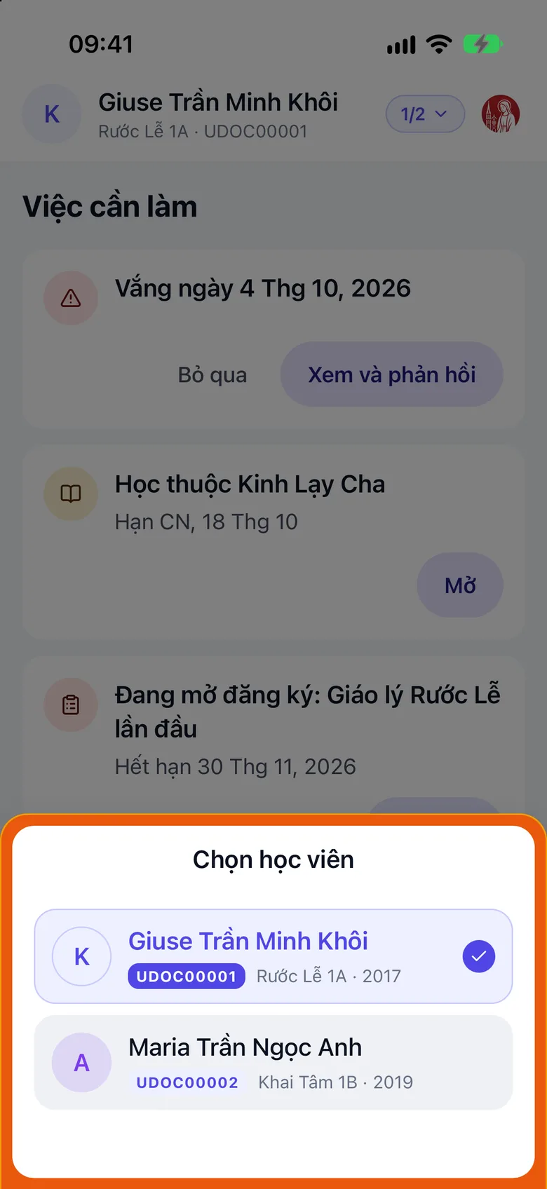 Danh sách chọn con mở ra từ tên con ở đầu màn hình